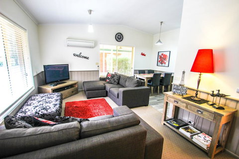 Silver Birches Holiday Unit 9 - New Castle Holiday 0