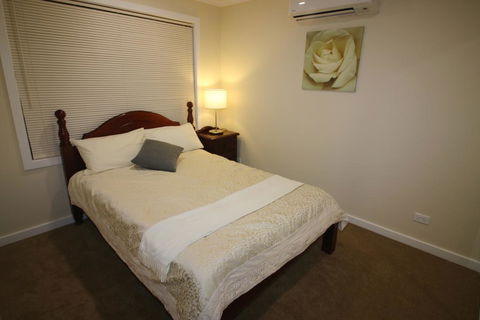 Silver House - Melbourne Airport Accommodation - New Castle Holiday 2