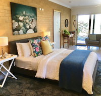 SilverWaters Waterfront Accommodation - New Castle Holiday