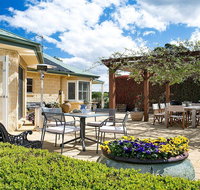 Sinden Park - garden swimming pool rural vistas - New Castle Holiday