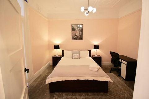 Sinjin: Unique Luxury 6 Bed House In Sydney City - New Castle Holiday 3