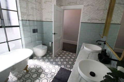 Sinjin: Unique Luxury 6 Bed House In Sydney City - New Castle Holiday 0