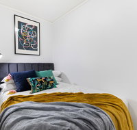 Sleek modern apartment close to everything - New Castle Holiday