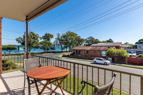 Smooth Sailing - New Castle Holiday 0