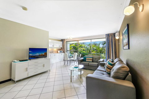 Smugglers On The Beach - New Castle Holiday 3