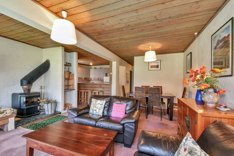 Snowgums 06 - New Castle Holiday 1