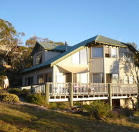 Snowgums on the Lake - New Castle Holiday