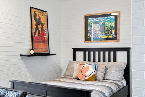 Soho Chic Apartment - New Castle Holiday 0