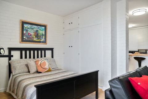 Soho Chic Apartment - New Castle Holiday 3