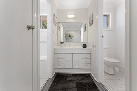 Soldiers Point Spectacular - New Castle Holiday 3