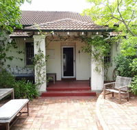 Soloman Street Cottage - New Castle Holiday