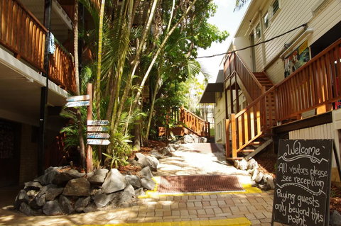 Somewhere To Stay Backpackers - New Castle Holiday 1