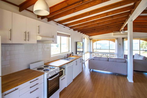 South Coast Retreat - New Castle Holiday 3