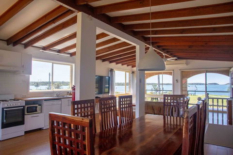 South Coast Retreat - New Castle Holiday 1