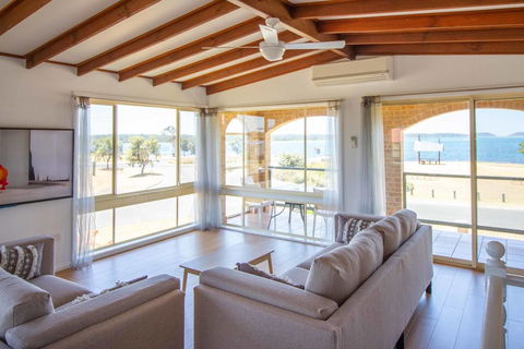 South Coast Retreat - New Castle Holiday 2