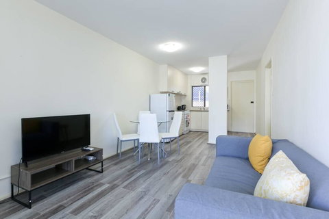 South Perth Perfect Location Free WIFI & Parking - New Castle Holiday 1