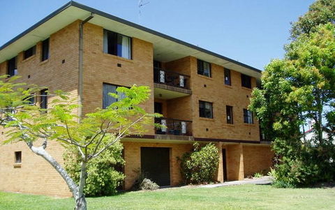 Spacious 2 Bedroom Beach Side Apartment - Close To Shopping Centre With Coles, Health Food Shop, Sushi, Pizza, Cafes, Hairdresse - New Castle Holiday 1
