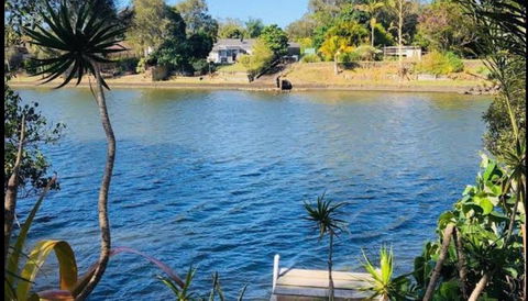Spacious 2 Bedroom Beach Side Apartment - Close To Shopping Centre With Coles, Health Food Shop, Sushi, Pizza, Cafes, Hairdresse - New Castle Holiday 0