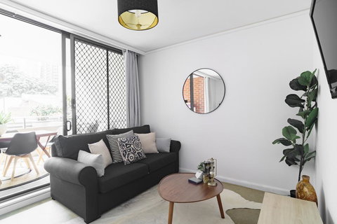 Spacious Apt V Stylish Furniture Pool GYM - New Castle Holiday 2