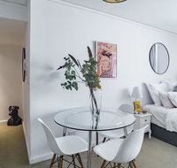 Spacious Apt V Stylish Furniture Pool GYM - New Castle Holiday