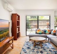 Spacious Home in the Heart of Avalon Beach - New Castle Holiday