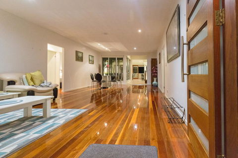 Spacious House In Heart Of Surfers Paradise - New Castle Holiday 0