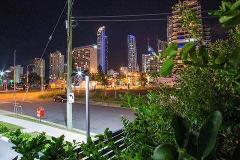 Spacious House In Heart Of Surfers Paradise - New Castle Holiday 2