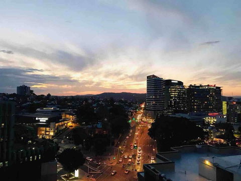 Spacious River Front 2 Bed Apt Central Location - New Castle Holiday 2