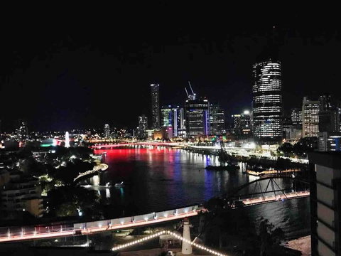 Spacious River Front 2 Bed Apt Central Location - New Castle Holiday 3