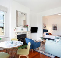 Spacious Studio With Balcony in Inner-City Glebe - New Castle Holiday