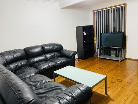 Spacious Townhouse In Wollongong - New Castle Holiday 1
