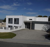 Spectacular Holiday Living - New Castle Holiday