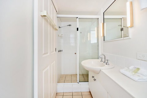 SPIN13- ESCAPE TO MOOLOOLABA - New Castle Holiday 3