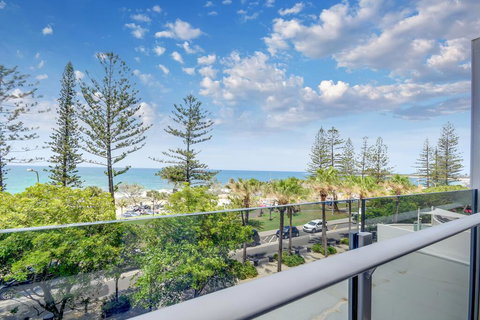 SPIN13- ESCAPE TO MOOLOOLABA - New Castle Holiday 0