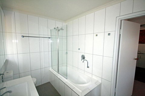 Sponars Onshore Apartment 1 - FREE Unlimited WIFI - New Castle Holiday 3