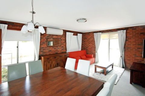 Sponars Onshore Apartment 1 - FREE Unlimited WIFI - New Castle Holiday 2
