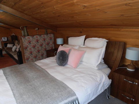 Springmead Rustic Cabin - New Castle Holiday 0