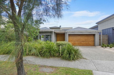 St Georges Sands Oasis 10 - New Castle Holiday 0