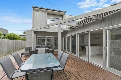 St Georges Sands Oasis 10 - New Castle Holiday 1