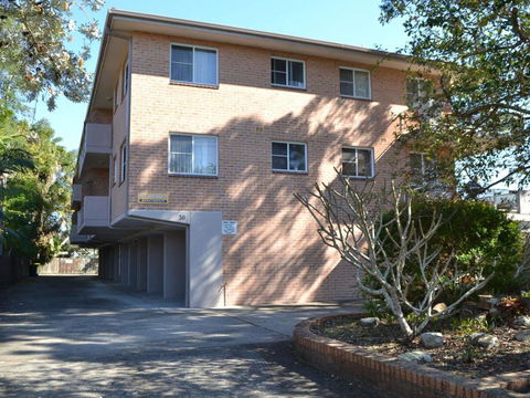 St James 6, Stylish Airconditioned Retreat - New Castle Holiday 3