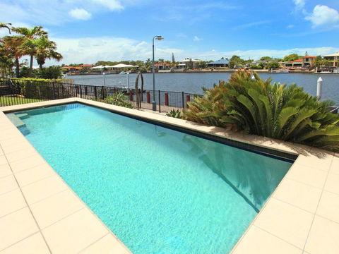 St Lucia 11 - 4 BDRM Canal Home With Pool - New Castle Holiday 1