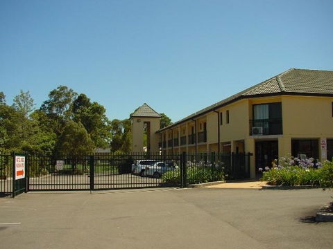 St Marys Park View Motel - New Castle Holiday 3