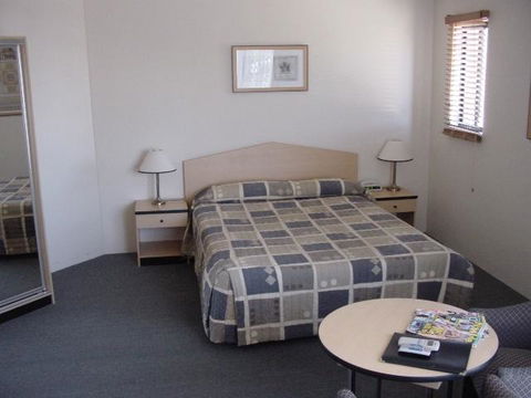 St Marys Park View Motel - New Castle Holiday 1