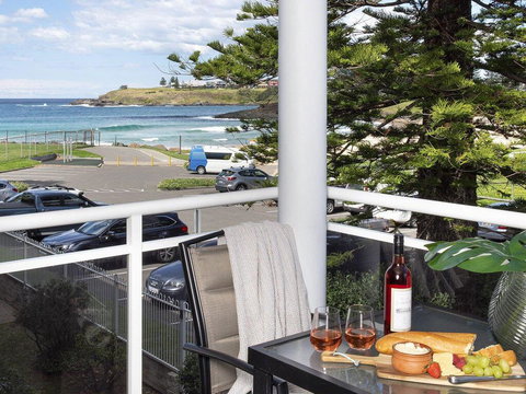 St Tropez Beachside Luxe - New Castle Holiday 3