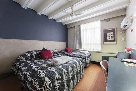 Statesman Hotel - New Castle Holiday 1