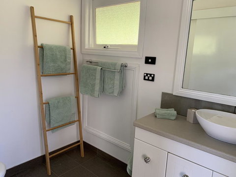 Stephanies Country Cottages - New Castle Holiday 3