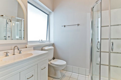 Stirling Apartments - Studio 2 - New Castle Holiday 3