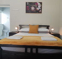 Stirling Apartments - Studio 2 - New Castle Holiday