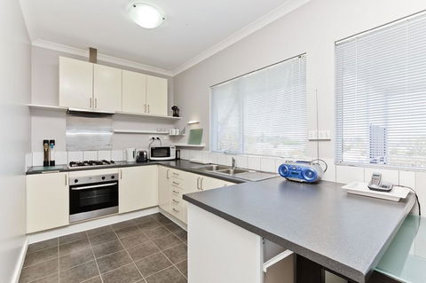 Stirling Apartments - The Penthouse - New Castle Holiday 3