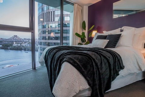 Story Bridge/River Views,  Pool, Gym, Netflix, Carpark - New Castle Holiday 3